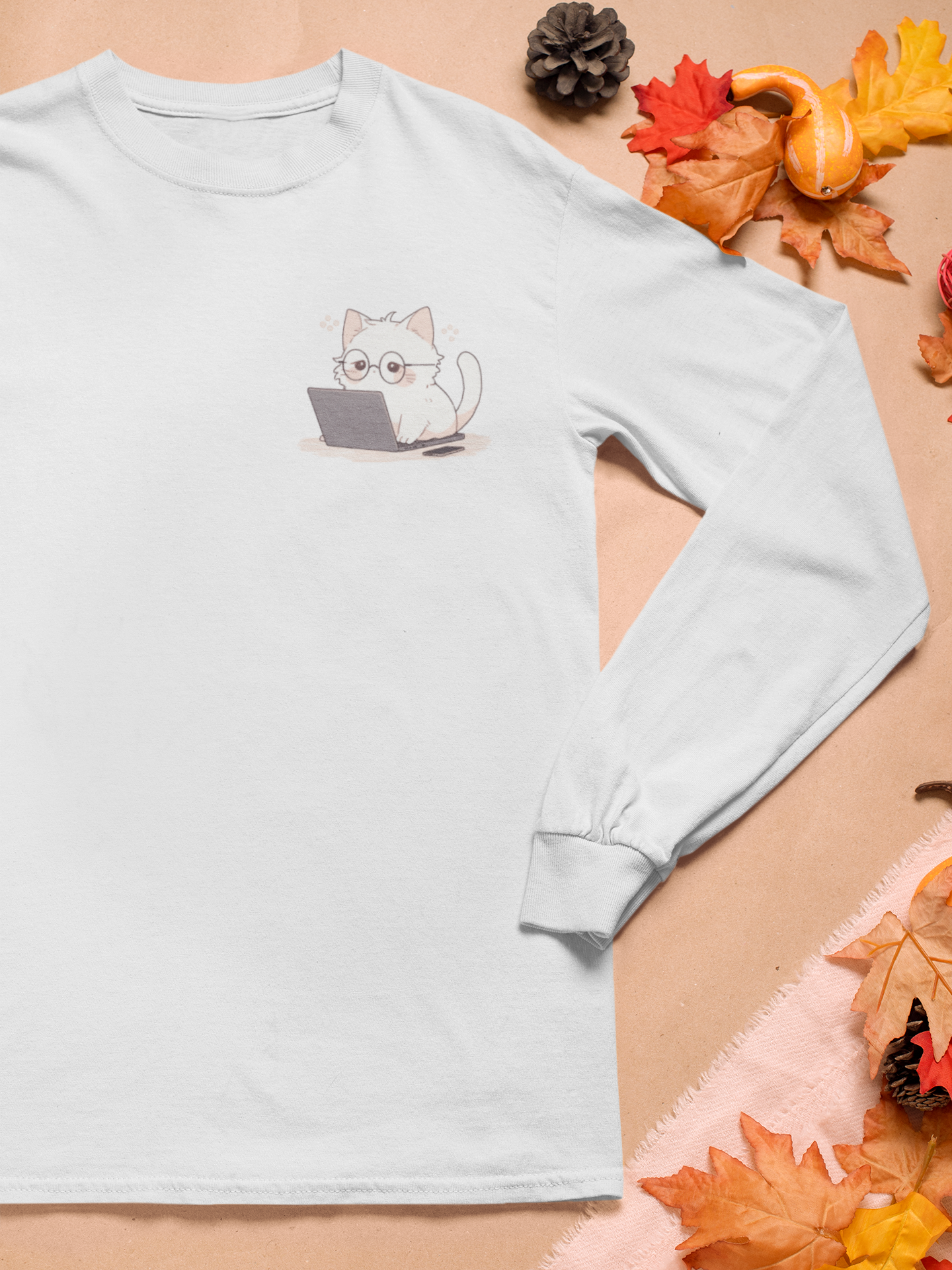 Nerd Neko: Cute Cat Working on Laptop Long Sleeve Tee